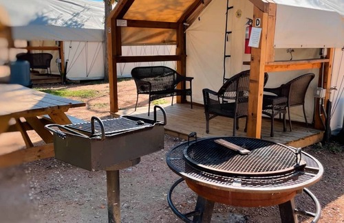 Prairie Lea Cabin | #39 Son's River Ranch - Glamping Cabin w/2 Queen Beds