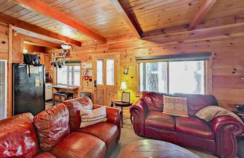 South Lake Tahoe House | 3988 Manzanita Avenue cabin