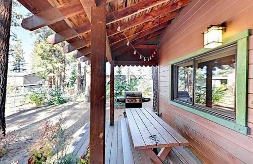 South Lake Tahoe House | 3988 Manzanita Avenue cabin