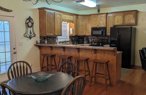 Athens House | 3B 2B Elk River home Why stay in a hotel when you can have a home? Work & Playn