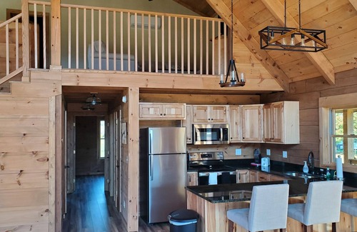 Elizabethton House | 3BD/2.5BA Tennessee Mountain Trout Lodge by Watauga Lake & River