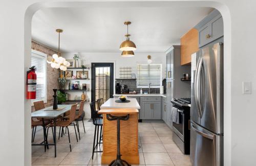 Encanto House | 3BD Hot Tub Private Casita Downtown Location