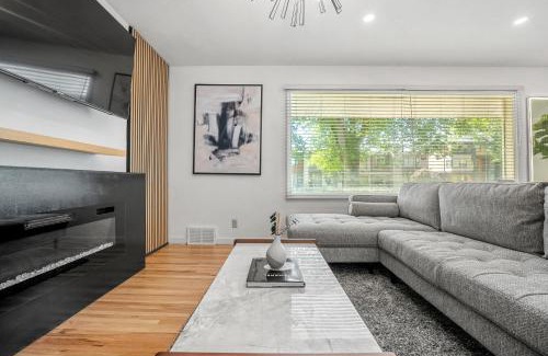 Northwest Calgary Apartment | 3bd Luxury Home, Steps to Calgary DT, River, Hospital