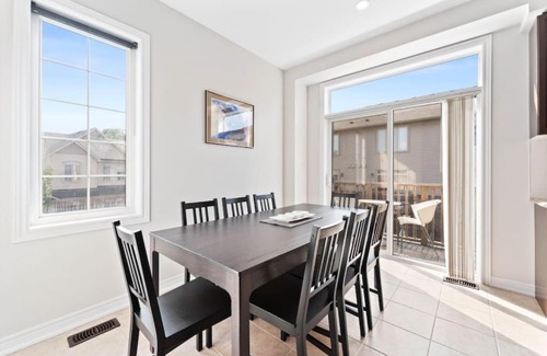 Kitchener House | 3BD Townhouse-Wifi-Kitchen-Patio