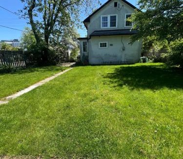 Mineola House | 3BDRM Home minutes to Port Credit & Waterfront trails in Mississauga