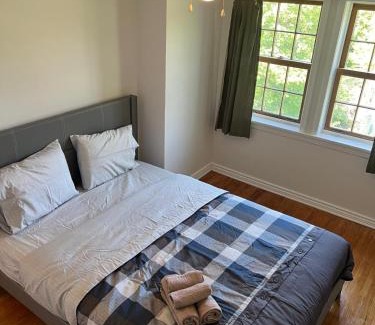 Mineola House | 3BDRM Home minutes to Port Credit & Waterfront trails in Mississauga
