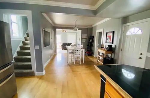 Dubuque House | 3bed 2bath nestled in cozy Grandview neighborhood (pet friendly!)