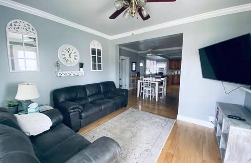 Dubuque House | 3bed 2bath nestled in cozy Grandview neighborhood (pet friendly!)