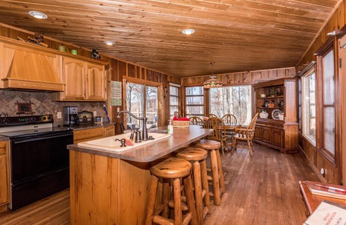 Nashville Cabin | 3BR, 1.5BA log cabin