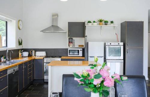 Bilpin Villa | 3BR 1B Home w Private Backyard, Shared Game Room