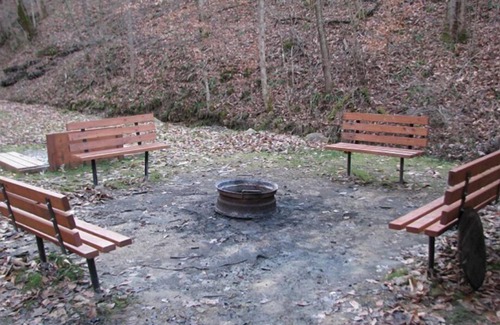 Lejunior Cabin | 3BR, 2 Bath Cabin with full kitchen, living room, hot tub and spacious backyard.