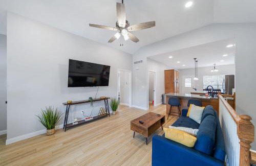 Clarksville Apartment | 3BR 2BA Home with King Queen & Twin Beds