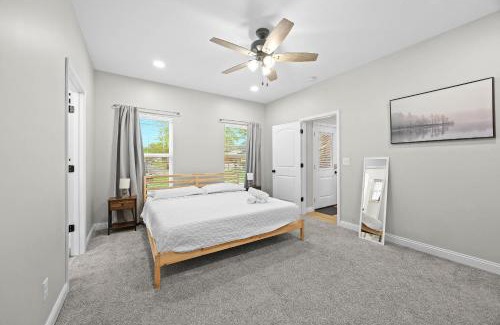 Clarksville Apartment | 3BR 2BA Home with King Queen & Twin Beds