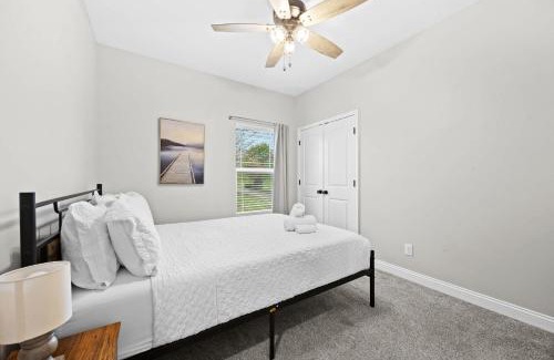 Clarksville Apartment | 3BR 2BA Home with King Queen & Twin Beds