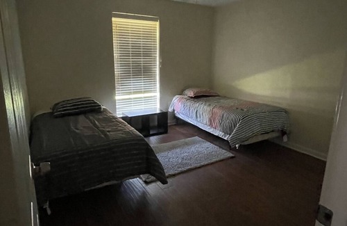 Park Forest - LA North House | 3BR/2BA House in quiet neighborhood