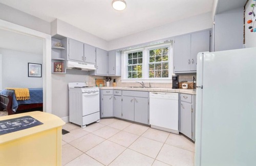 Jonesborough House | 3BR, 2BA house steps from historic Jonesborough