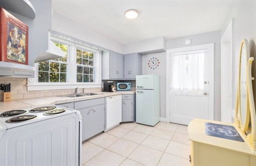 Jonesborough House | 3BR, 2BA house steps from historic Jonesborough