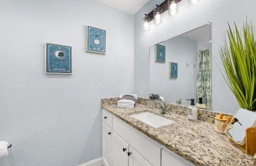 OST - South Union House | 3Br 2Br Near Medical Center NRG Retreat King Bed 2 Smart TVs with Free Netflix