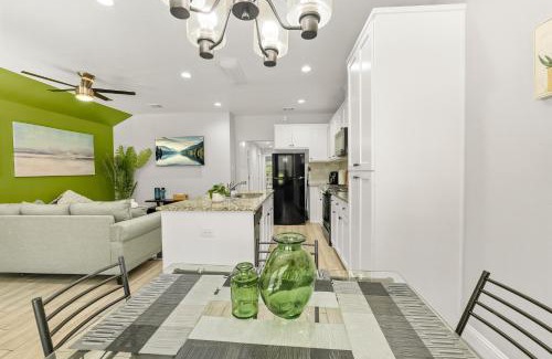 OST - South Union House | 3Br 2Br Near Medical Center NRG Retreat King Bed 2 Smart TVs with Free Netflix