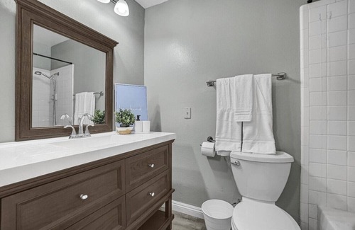 El Monte House | 3BR/3BA Townhouse in El Monte