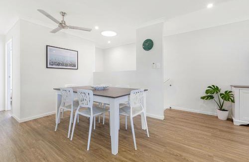 Maroochydore House | 3BR, 3BTH, Walk to Beach & City Centre