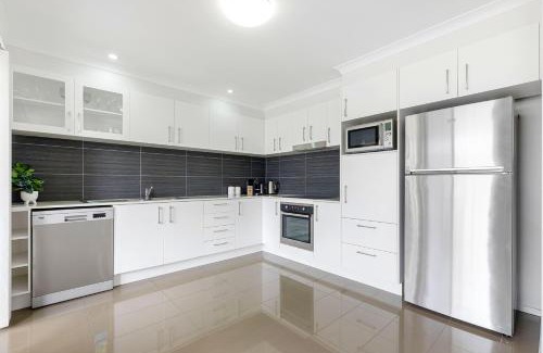 Maroochydore House | 3BR, 3BTH, Walk to Beach & City Centre