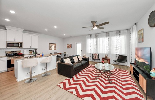 Katy House | 3BR Corporate & Family Getaway Near Katy Mills