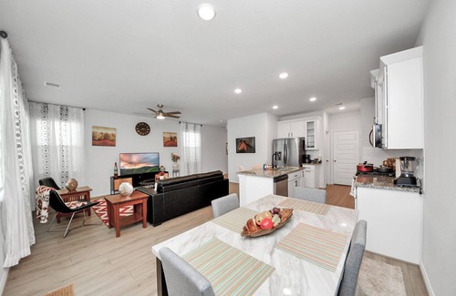 Katy House | 3BR Corporate & Family Getaway Near Katy Mills