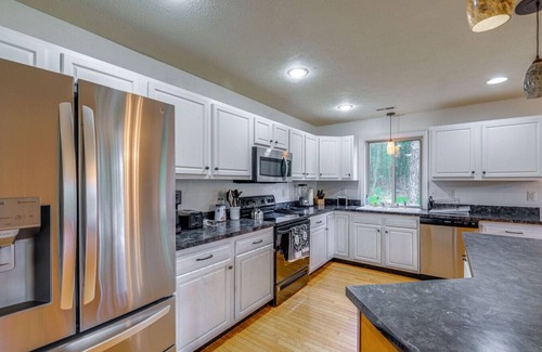 Linden House | 3BR Family Home w/Yard < 5 Mi to Wineries!