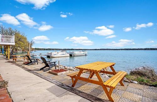 Mayfield House | 3BR Fife Lake Getaway with Fire Pit & Hot Tub
