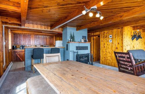 Mayfield House | 3BR Fife Lake Getaway with Fire Pit & Hot Tub
