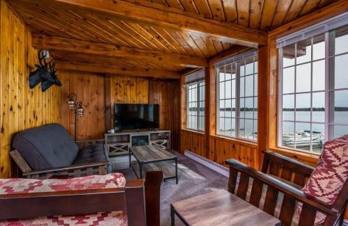 Mayfield House | 3BR Fife Lake Getaway with Fire Pit & Hot Tub