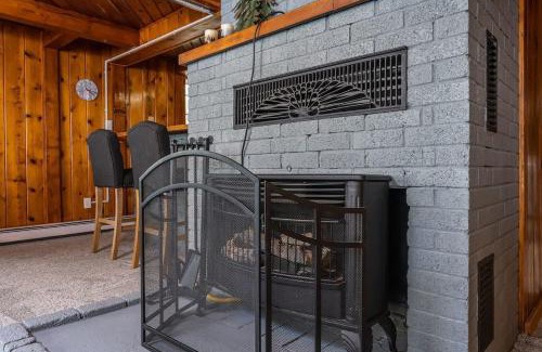 Mayfield House | 3BR Fife Lake Getaway with Fire Pit & Hot Tub