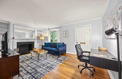 Franklin Park Apartment | 3BR Franklin Park Stay 5 Mins to Airport and Downtown