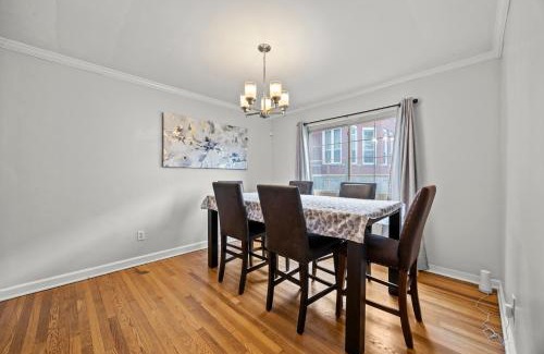 Franklin Park Apartment | 3BR Franklin Park Stay 5 Mins to Airport and Downtown