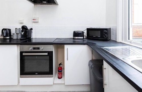Chelmsford House | 3BR Gorgeous Home City Centre in HIGH STREET by Luxiety Stays