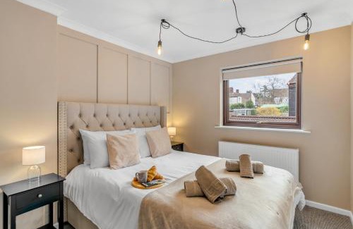 Norwich House | 3br Home Parking Dart Board Pet Friendly