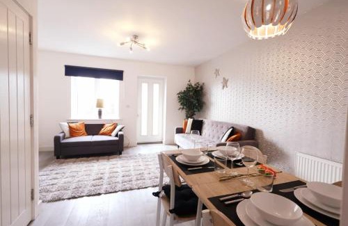 Hall Green House | 3BR House with 3 Bathrooms - Families - Professionals - Relocators - NEC - BHX - HS2 - JLR - Travel Cot Available - Pets Welcome - Free Parking