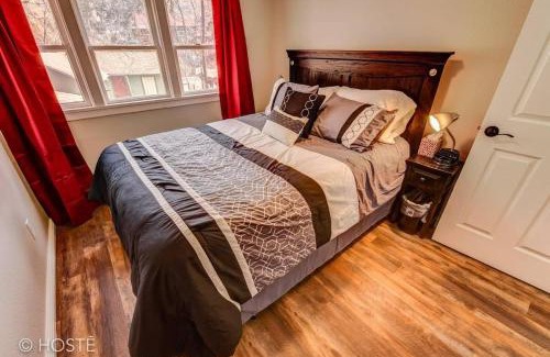 Manitou Springs House | 3BR Manitou Springs 2min to Restaurants Hot Tub