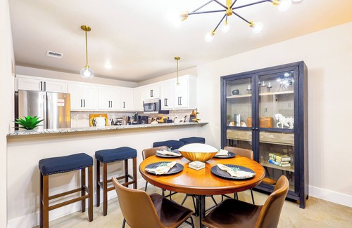 Belton House | 3BR Near UMHB & Downtown Fast WIFI Fenced Yard