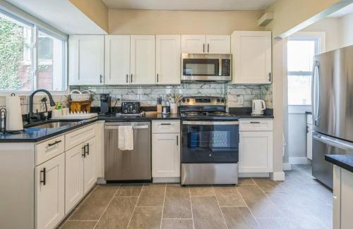Wilkinsburg House | 3BR Pitt Suburbs with Parking