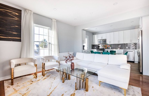 Southeast Yonkers House | 3BR Prime Luxury near NYC w Arcade Room
