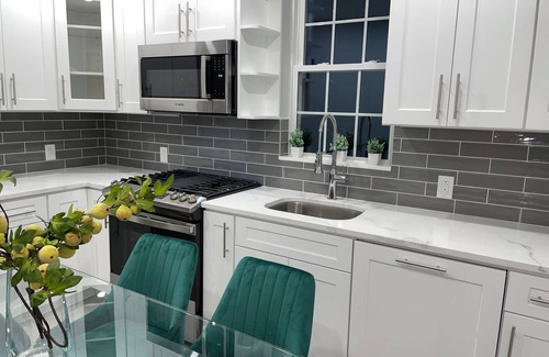 Southeast Yonkers House | 3BR Prime Luxury near NYC w Arcade Room