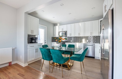 Southeast Yonkers House | 3BR Prime Luxury near NYC w Arcade Room