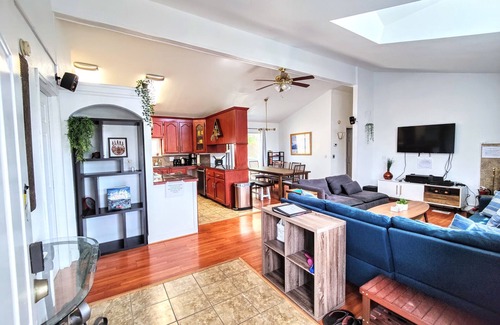 Ahwahnee House | 3BR Private 8 Acre Spa Retreat - BBQ, Patio, Views
