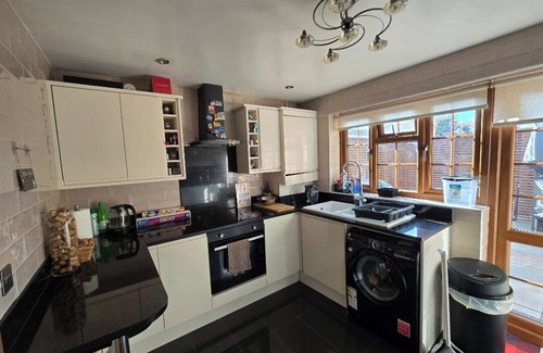 Selhurst House | 3Br - Sleeps6 - 15min Central London and Gatwick