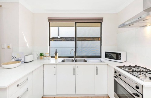 Belmont House | 3BR, townhouse in Belmont! 3.5km to airport.