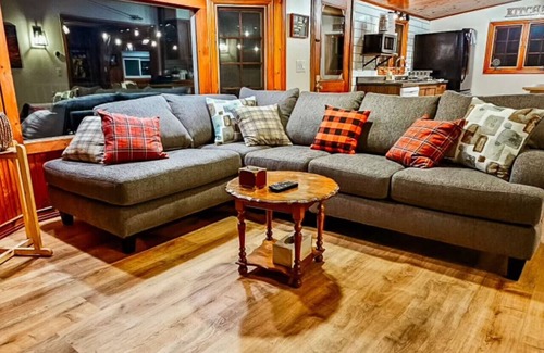 Norland Cottage | 3BR Waterfront Hidden Gem w/Private Dock & Hot Tub