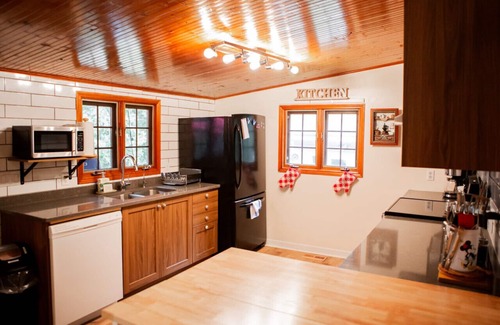 Norland Cottage | 3BR Waterfront Hidden Gem w/Private Dock & Hot Tub