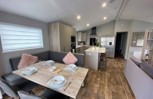 Wemyss Bay Cabin | 3Br Wemyss Bay Lodge - Sea Views, WiFi & Parking